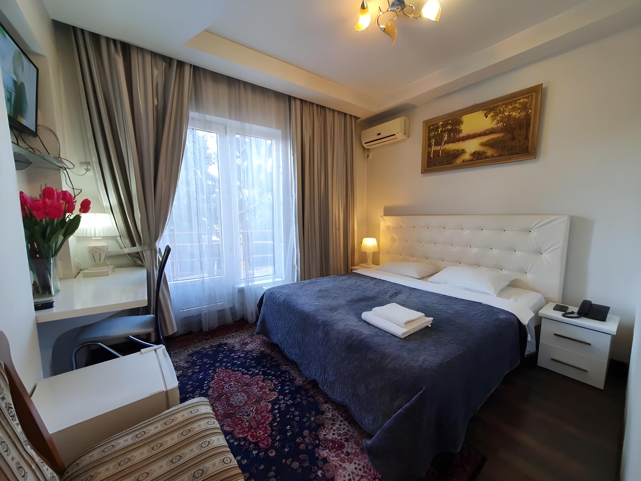 Standard, Single, Queen Bed