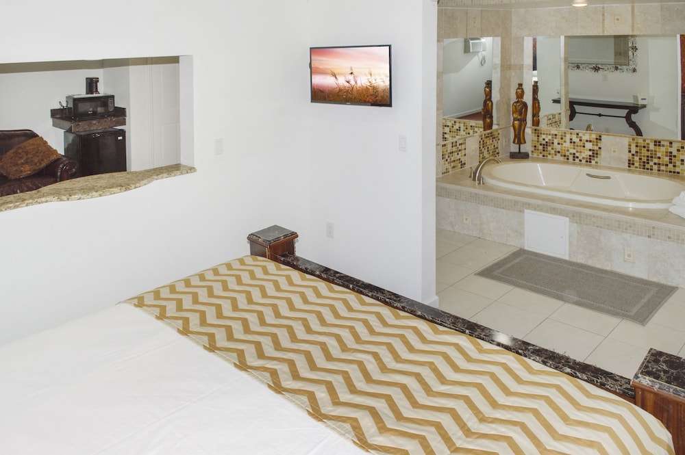 Travelodge by Wyndham Manhasset 14/28