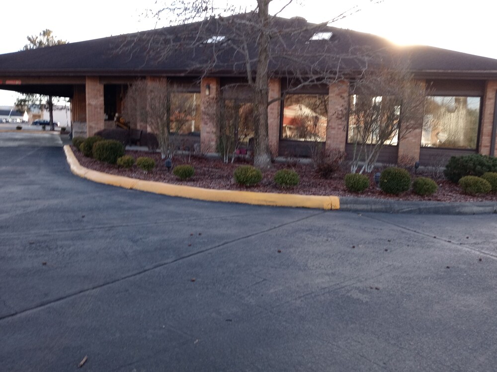 Quality Inn New Martinsville, WV 6/65