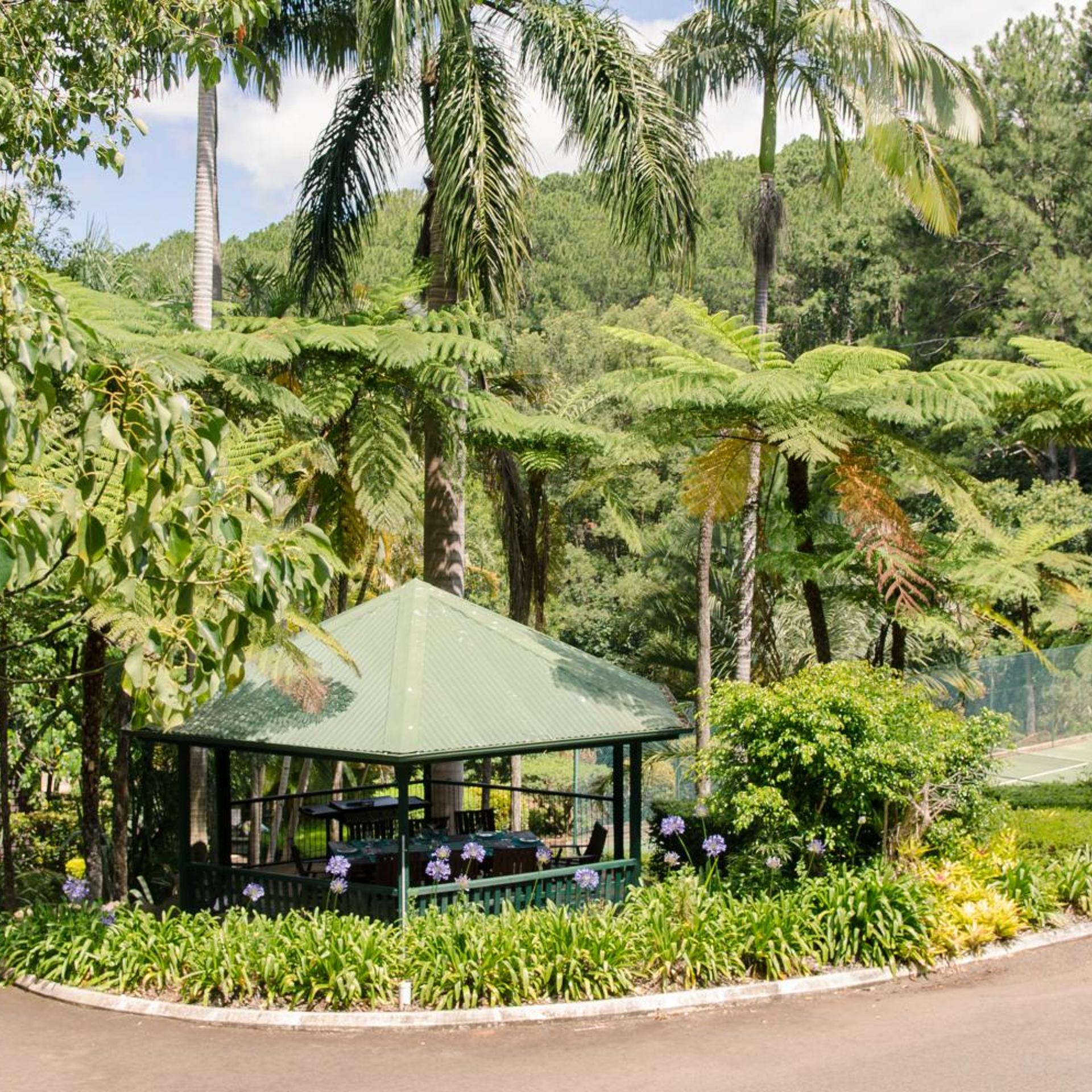 Montville Mountain Inn 57/62