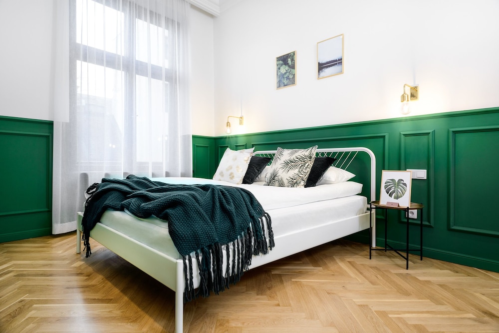 Deluxe, Studio, Suite, Double Bed, Family Street View, Sofa