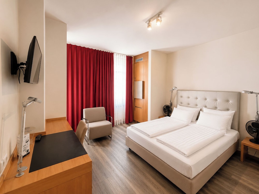 Hotel Maximilians 2/19