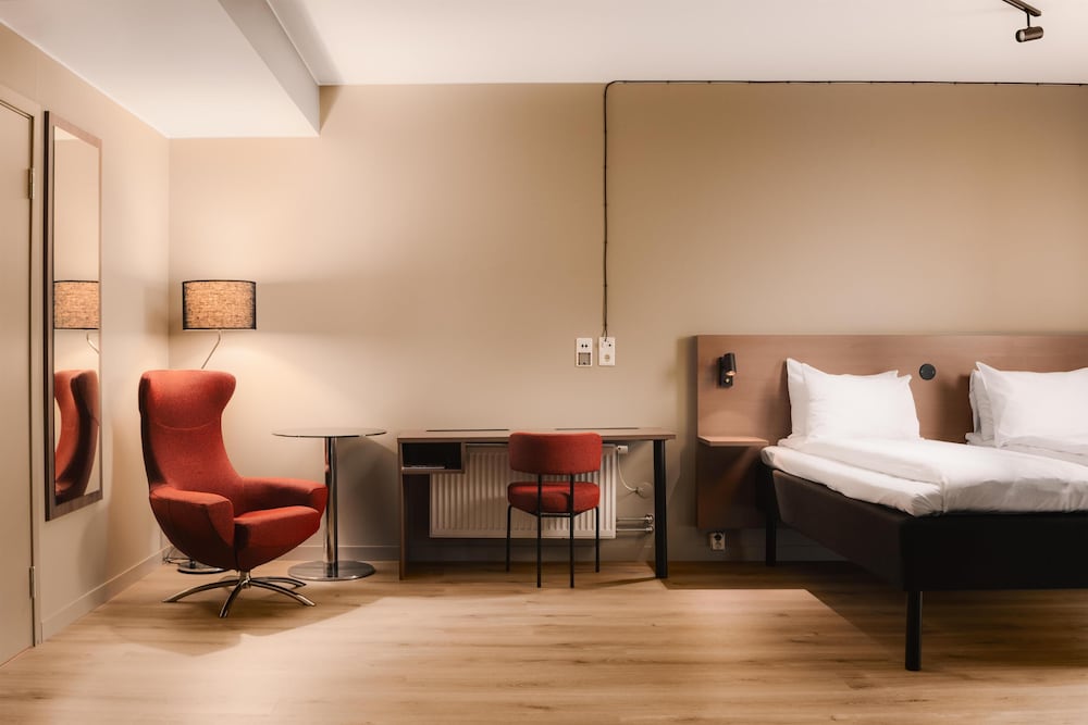 Junior Suite, King Bed, 2 Trundle Beds