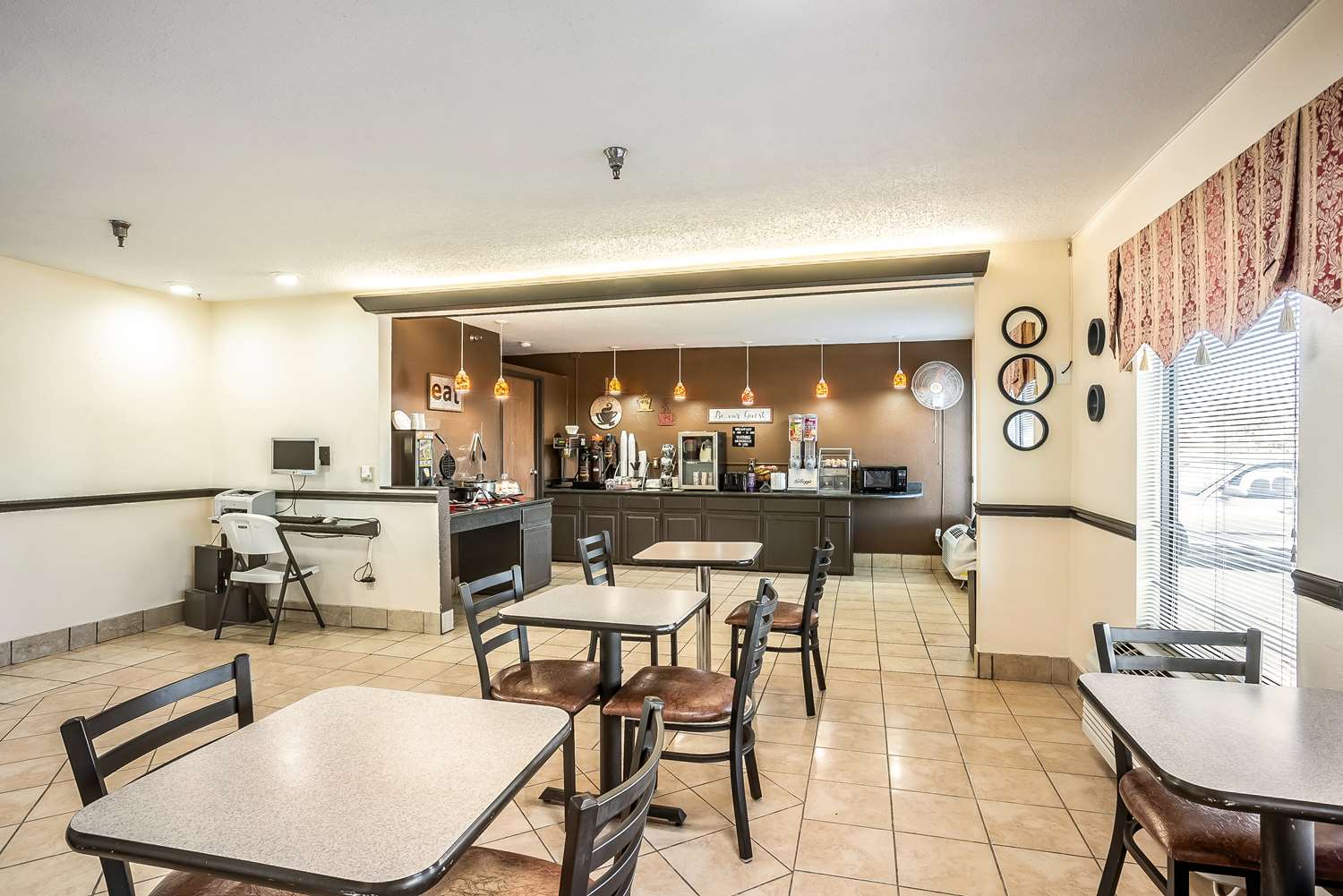 Super 8 by Wyndham Galesburg 6/14