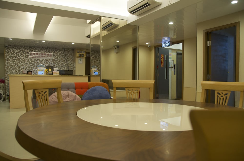 Whole Sunshine International Hotel 4/42