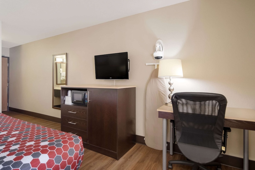 Econo Lodge Grand Forks near University 36/39