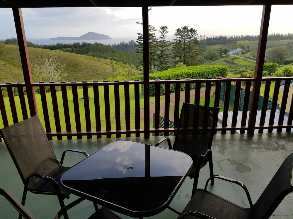 Seaview Norfolk Island 32/50