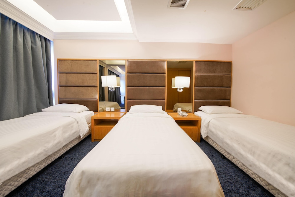 Warwick Hotel Cheung Chau 15/48