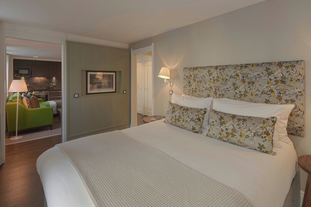FAMILY SUITE, KING BED