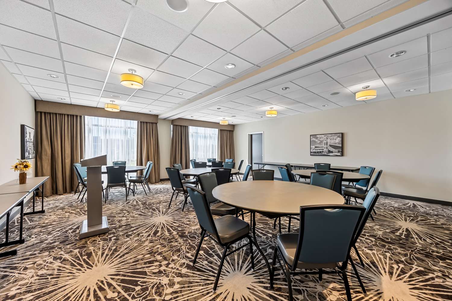 Best Western Plus Bolivar Hotel & Suites 40/46