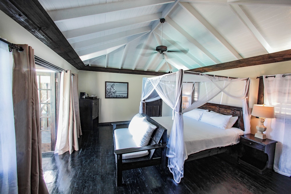 POOL COTTAGE, BAY VIEW