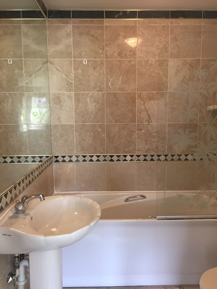 Brompton Hotel 39/60