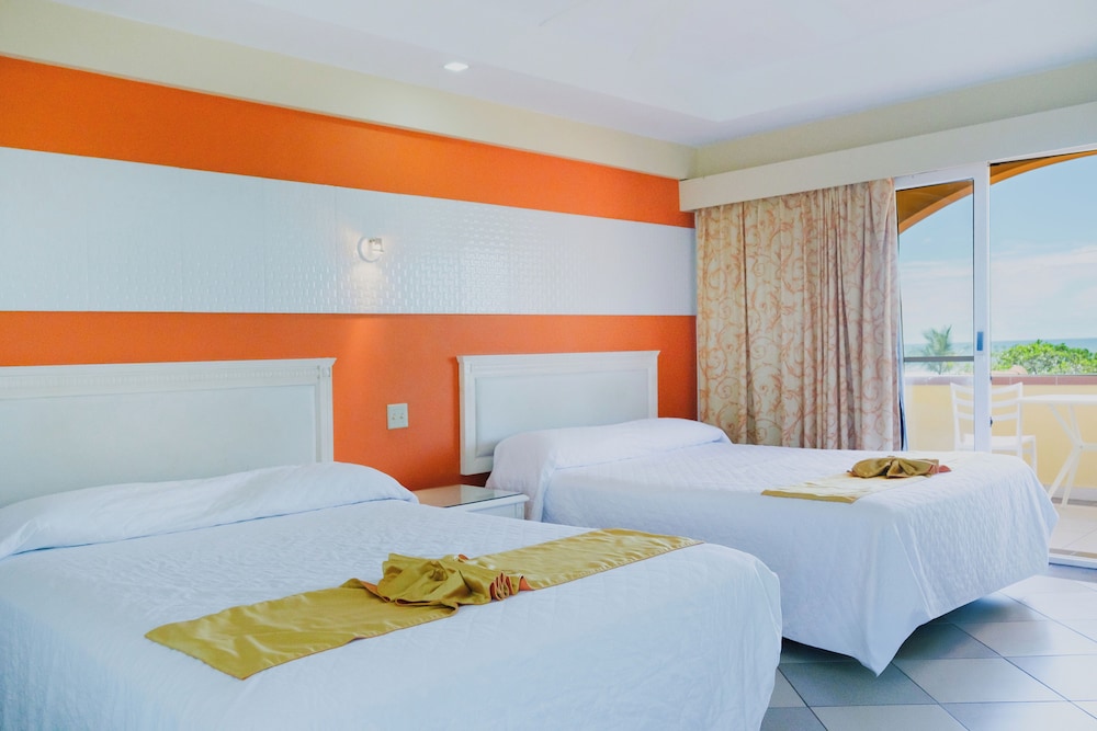 Las Olas Beach Resort 11/50