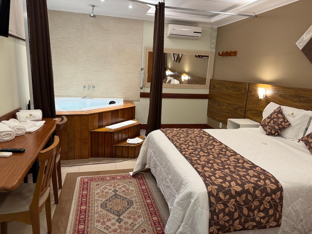 DELUXE, DOUBLE BED