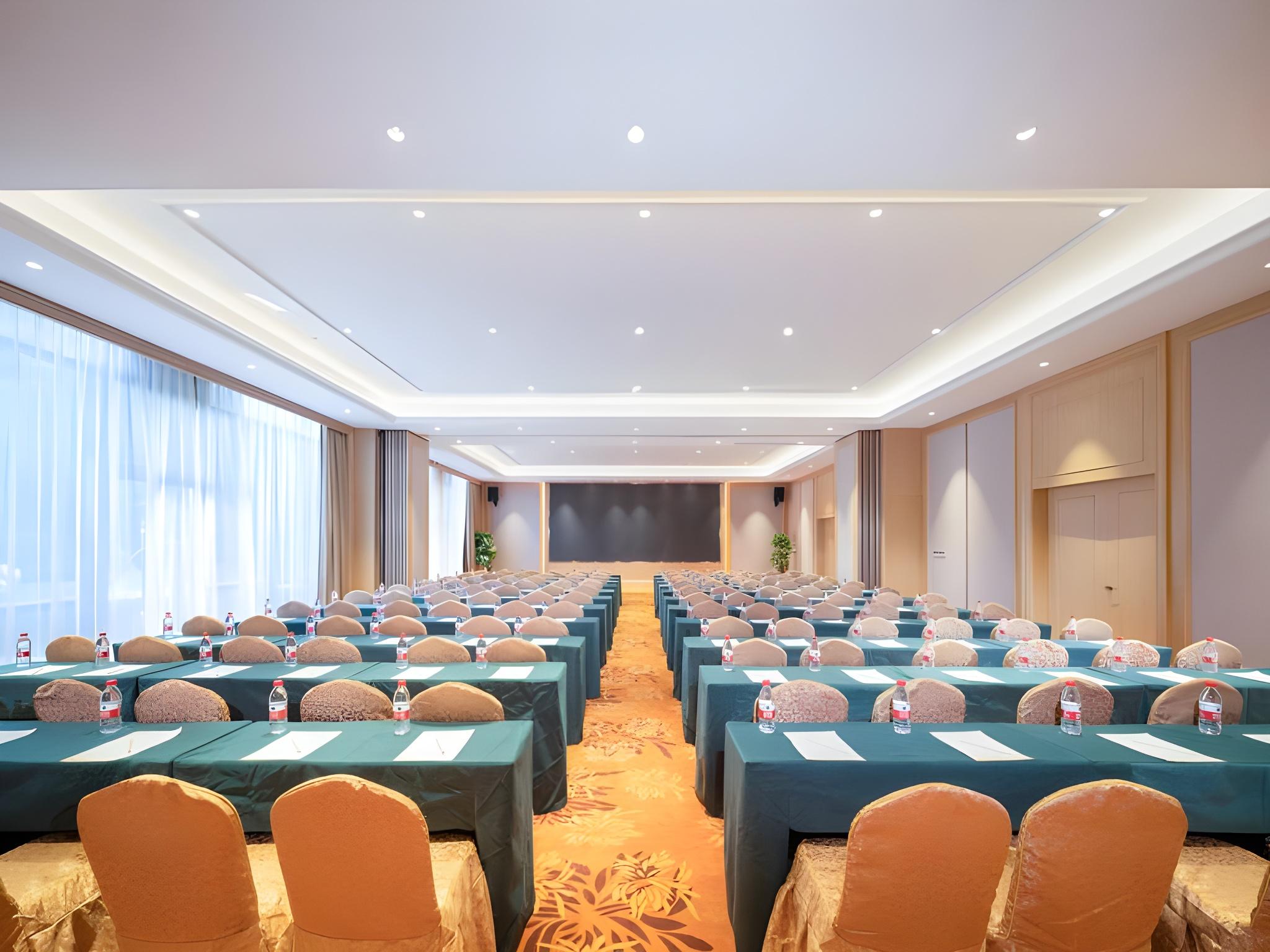 Vienna International Hotel (Mianyang High Speed Railway Station) 46/49