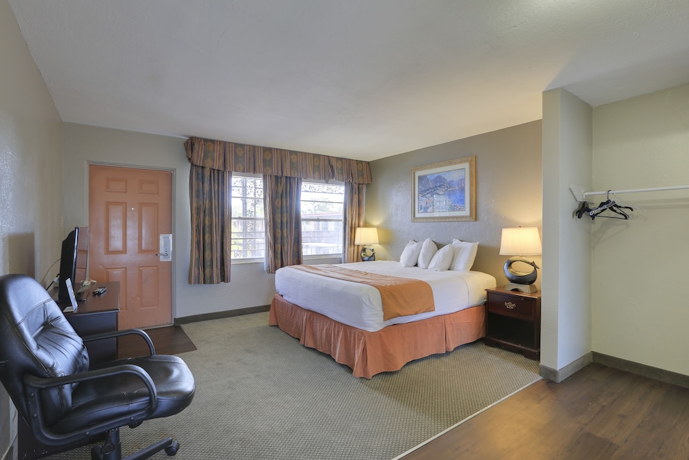 Econo Lodge St. Petersburg Central 28/54