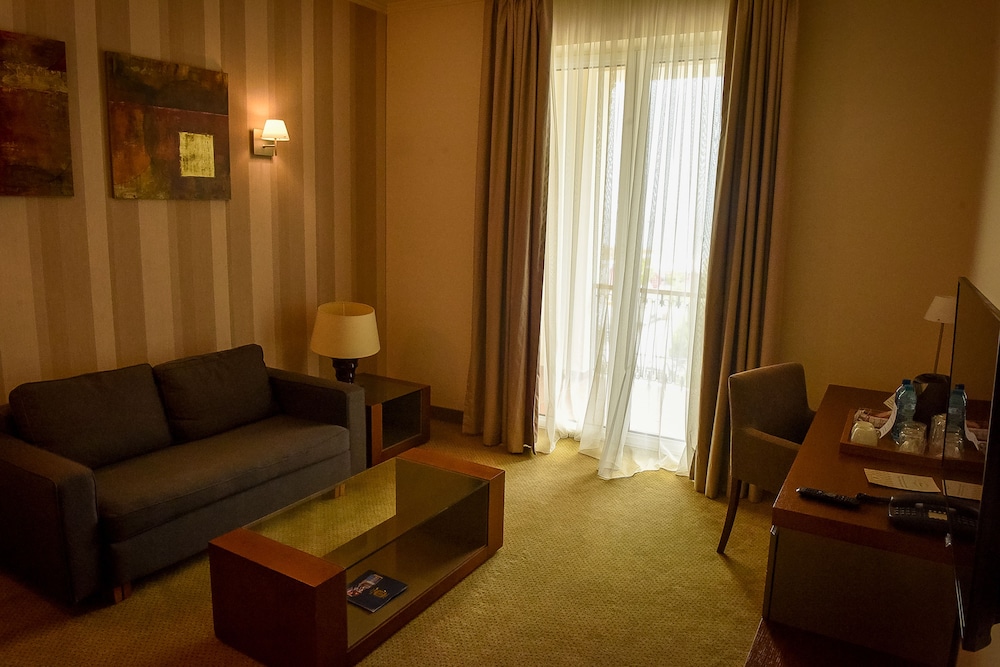 Iaki Hotel 30/50