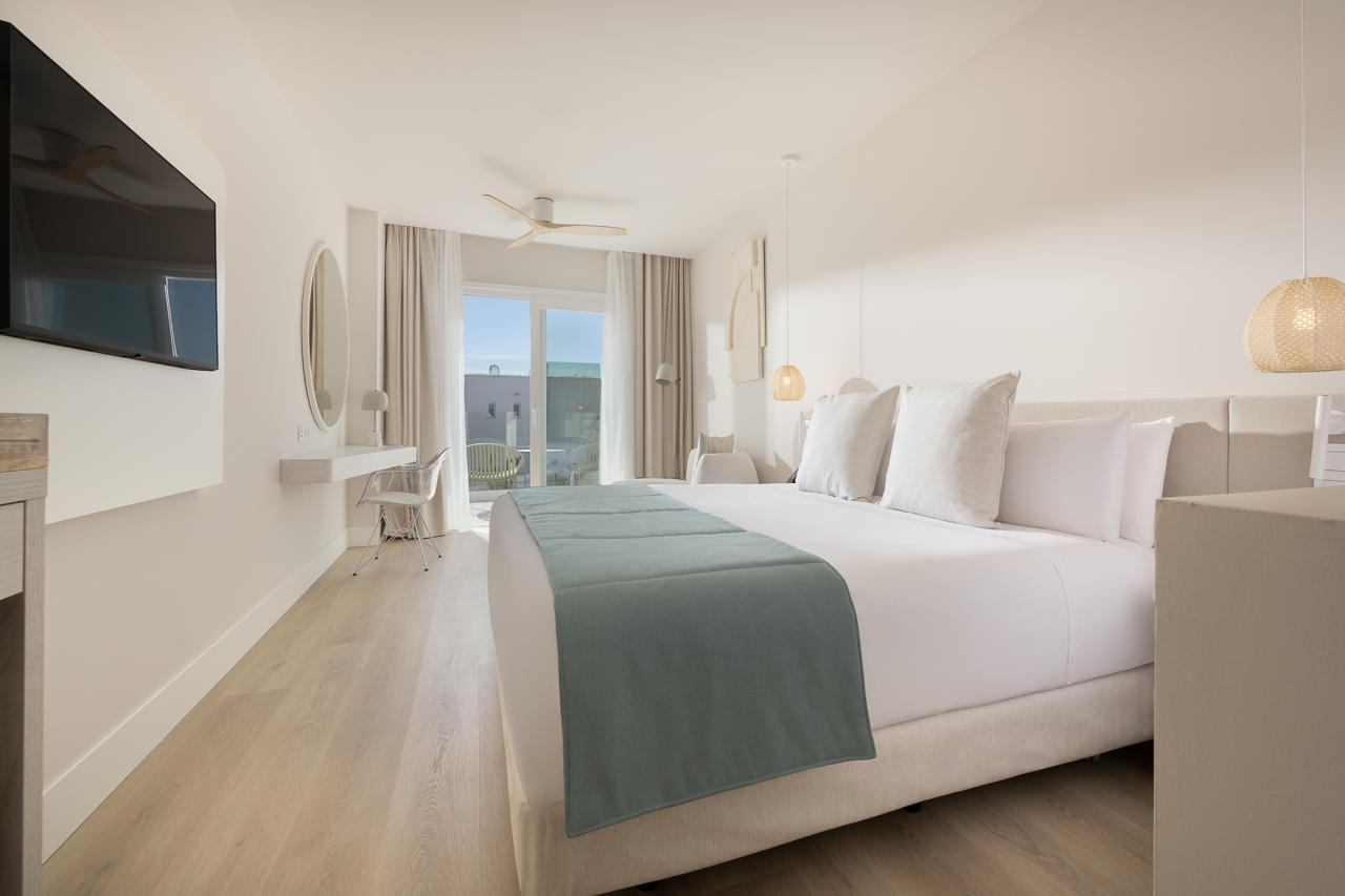 Amare Beach Hotel Sancti Petri 68/111
