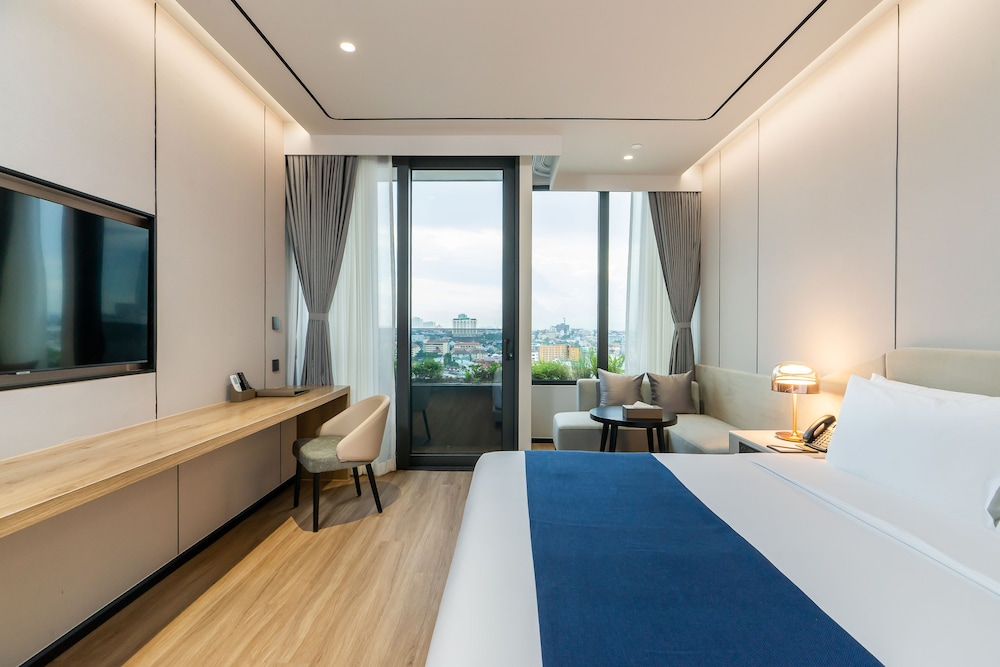 Deluxe, King Bed, City View