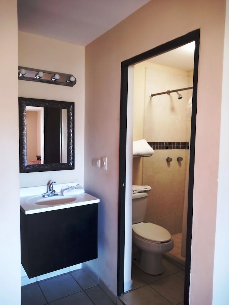 Los Jitos Hotel & Suites 28/56