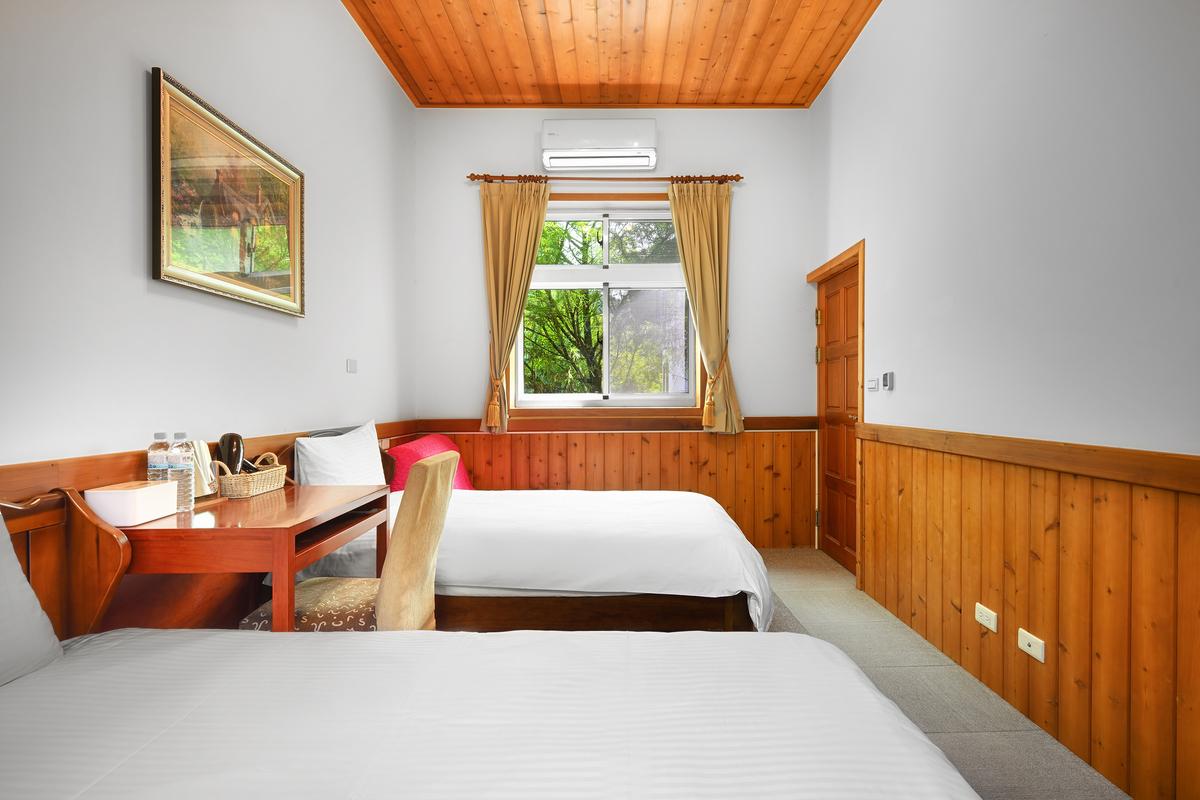 3 Bedrooms, Wooden, Villa, Mountain View