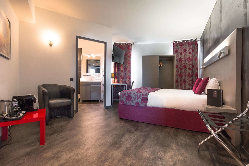 Hotel Les Domes - Perpignan Sud by Hosteletour 11/65