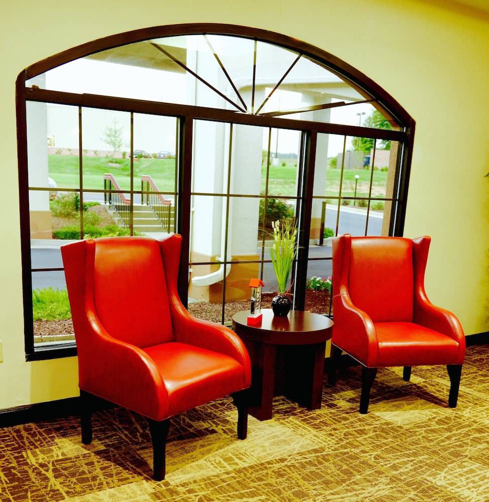 Red Roof Inn & Suites Commerce 26/33
