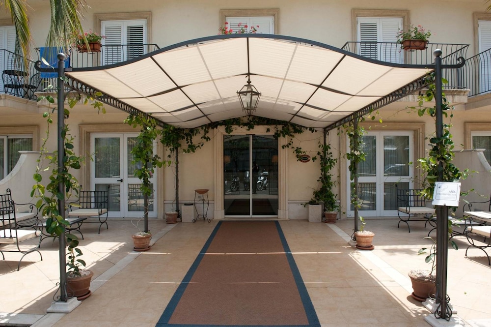 Hotel Villa Daphne 42/53