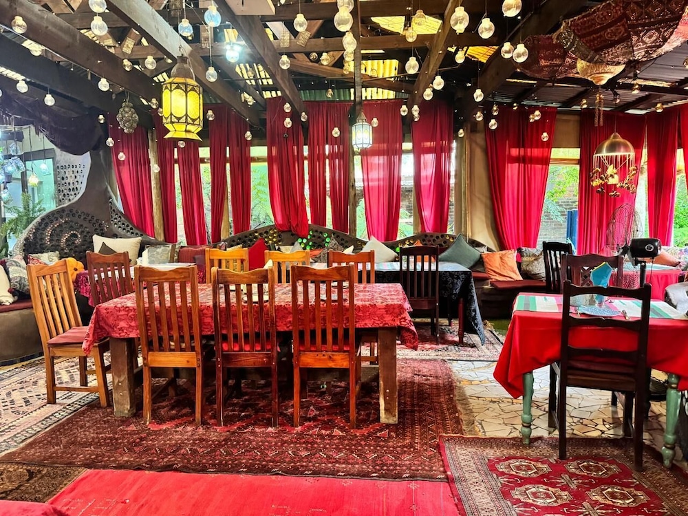 Rabbit Hole Hotel 37/50