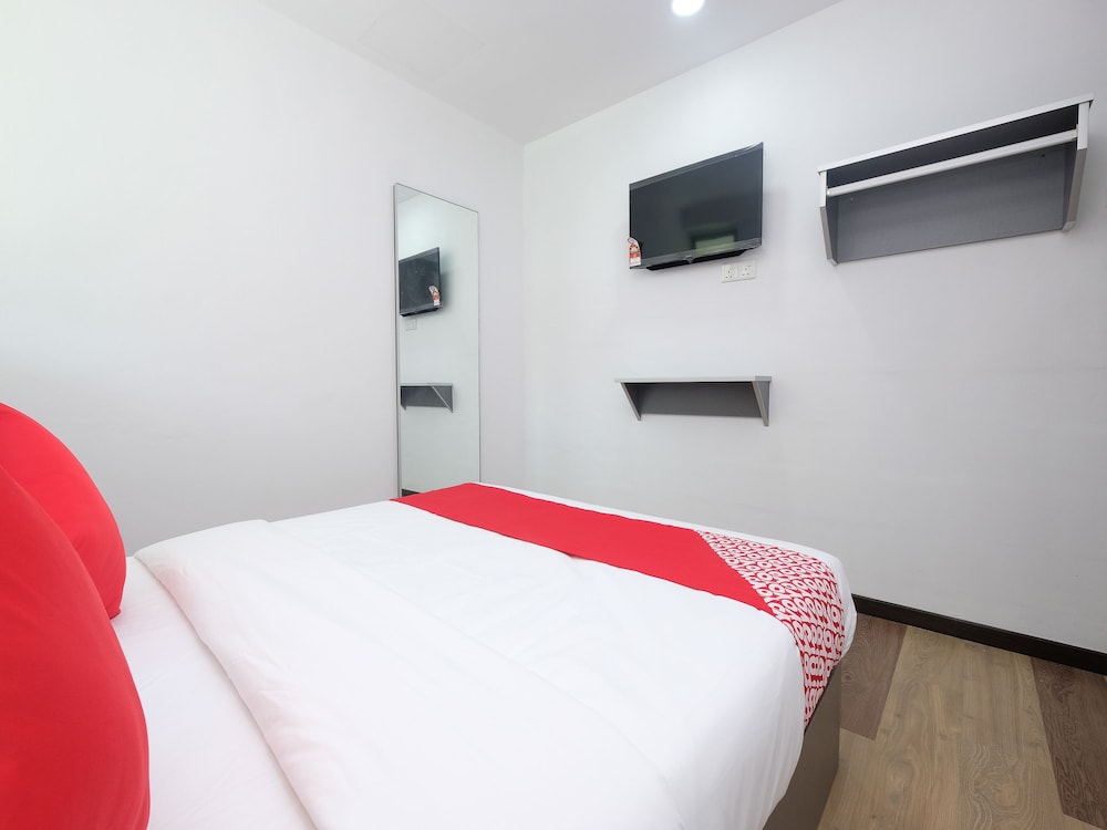OYO 44043 First Garden Hotel 32/54