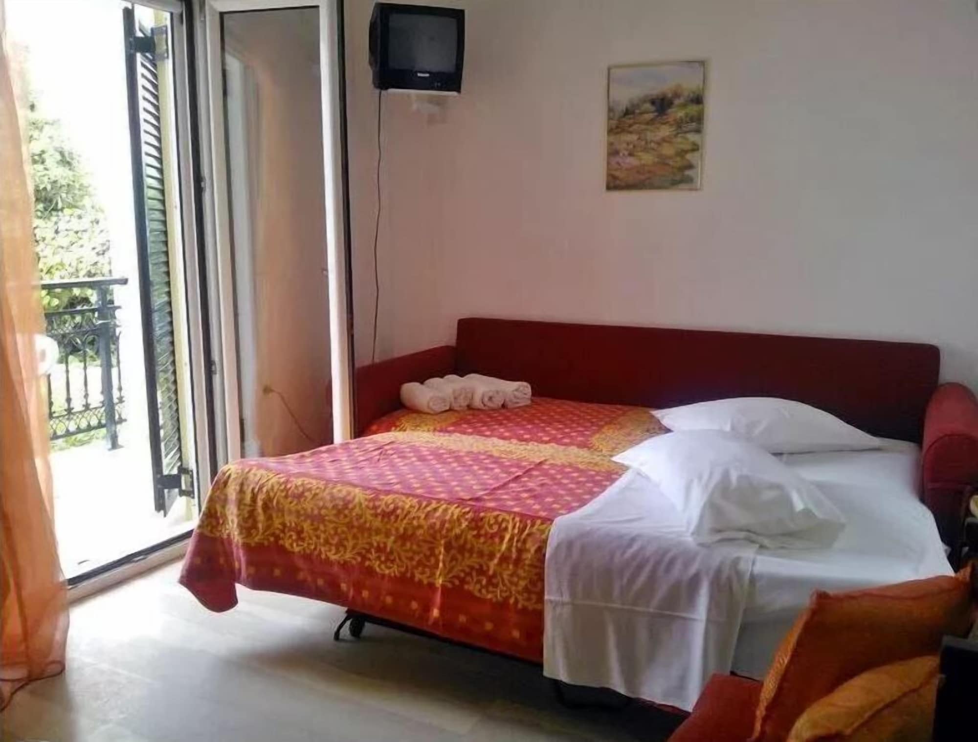 2 BEDROOMS, APARTMENT, PARTIAL SEA VIEW