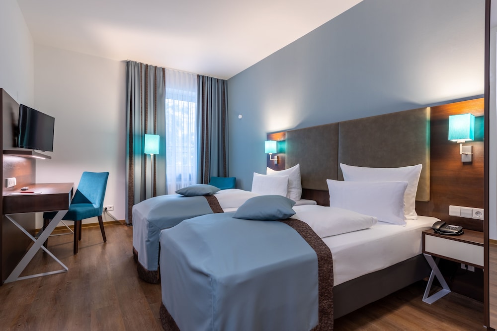 ROOM, TWIN BEDS