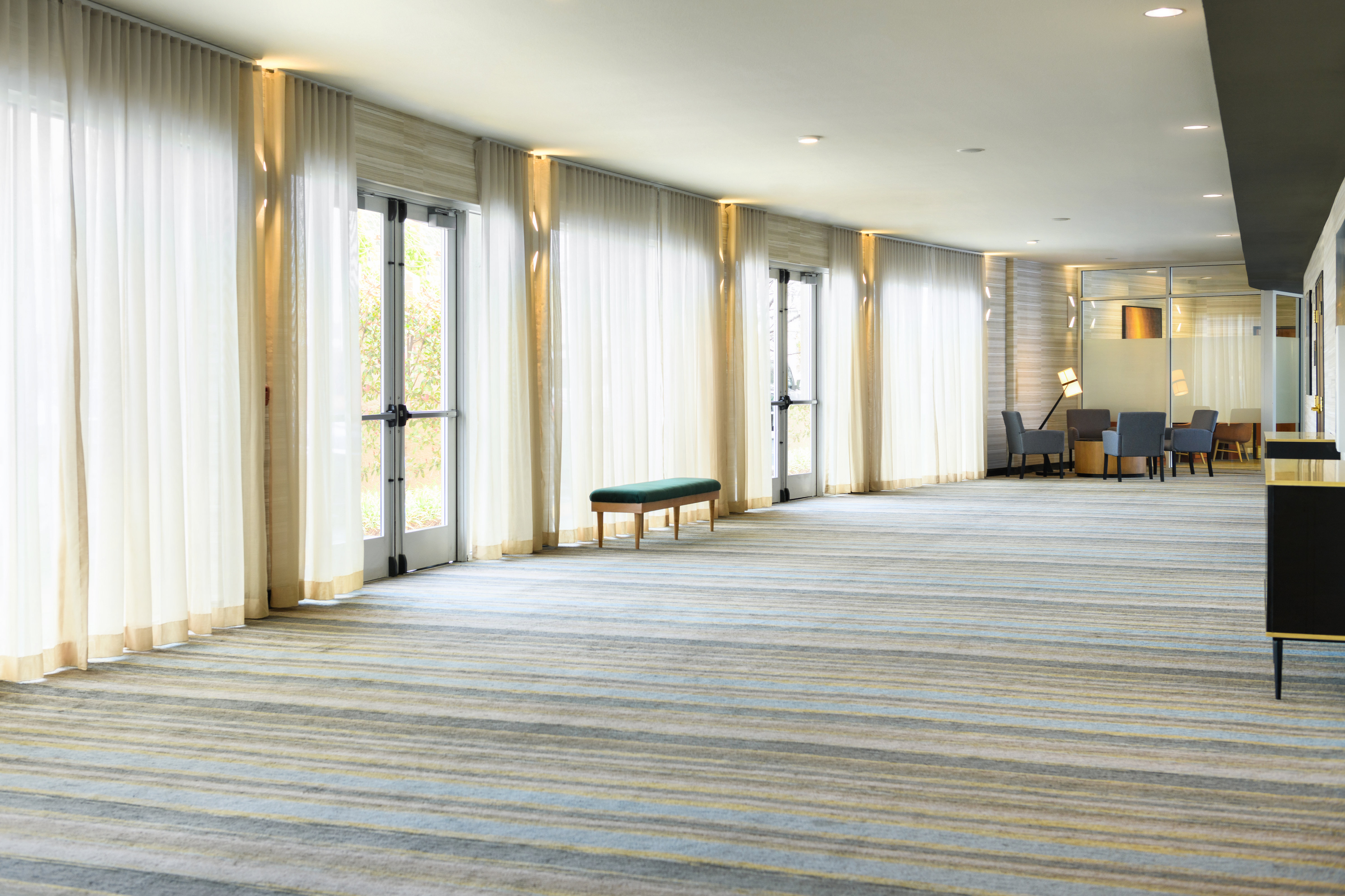 Holiday Inn Hotel Suites Oakland Airport 71/77