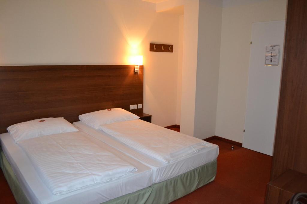 غرفة بسرير مزدوج بإطلالة على الفناء، Plaza Inn Salzburg City 2/3