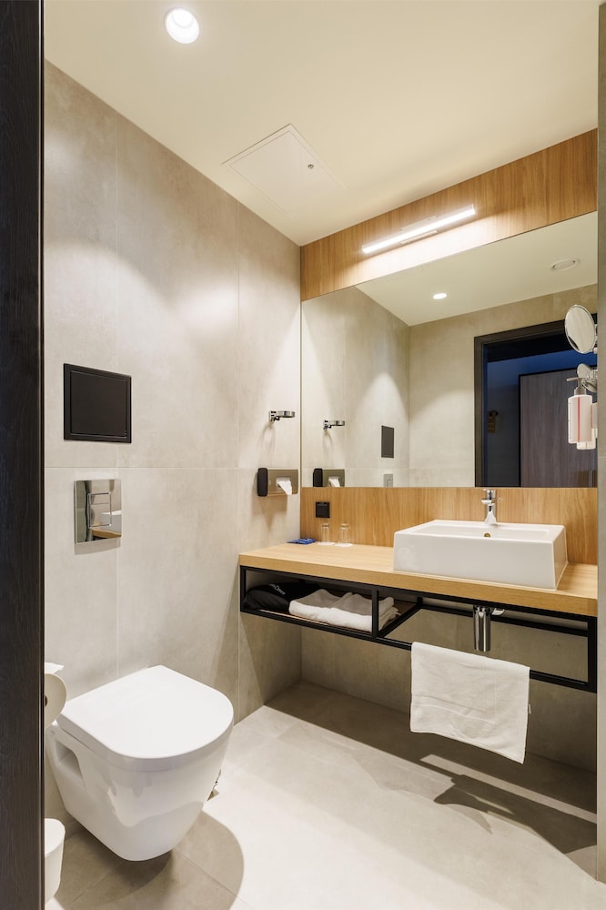 Park Inn by Radisson Vilnius Airport Hotel & Conference Centre 71/72