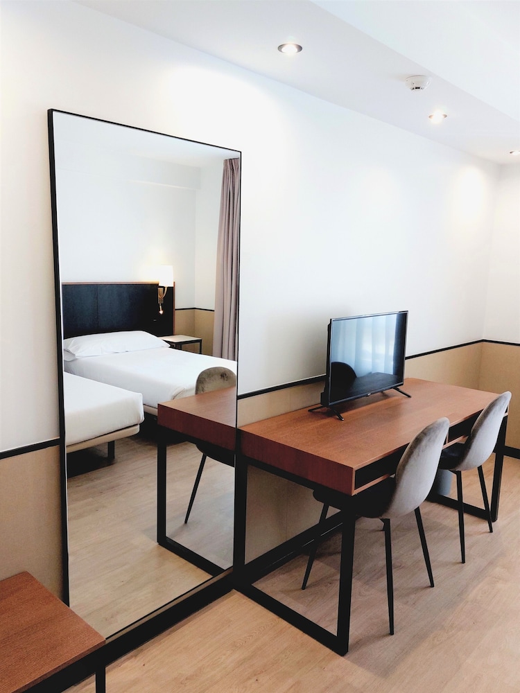 Hotel Costa Atlantica 42/49