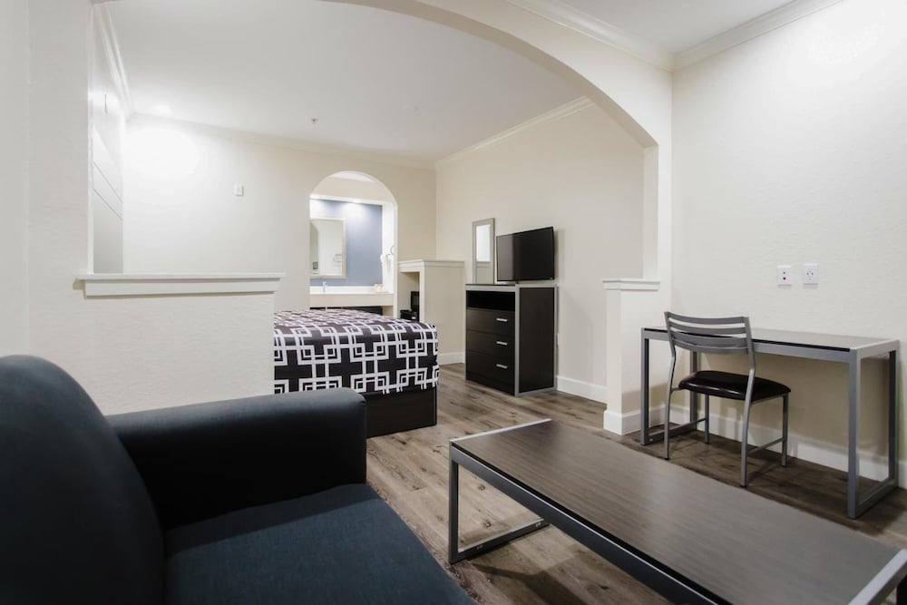 Scottish Inns & Suites Willowbrook Houston 22/33