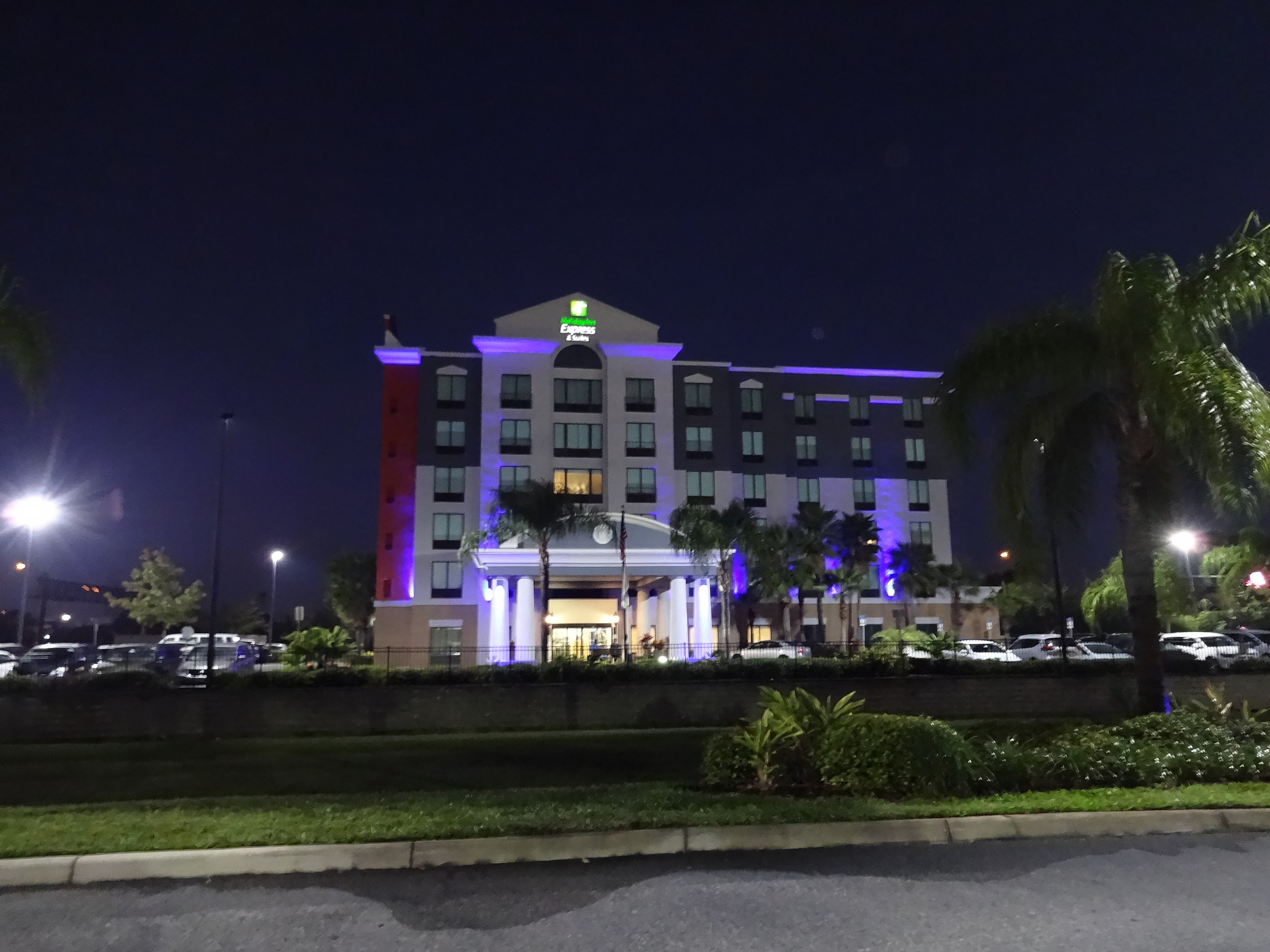 Holiday Inn Express and Suites Orlando - International Drive 4/79