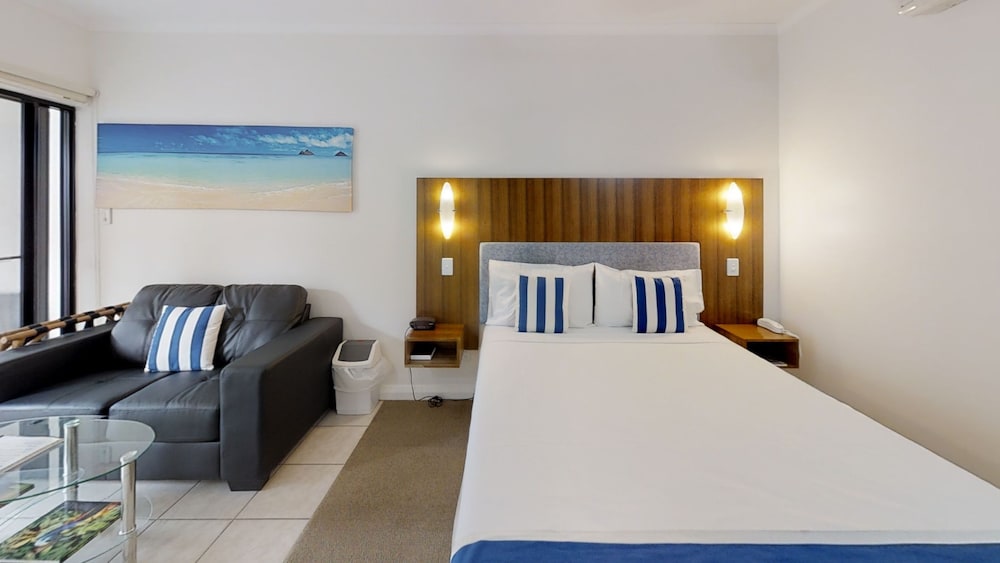 Silkari The Pavilions Port Douglas 26/65
