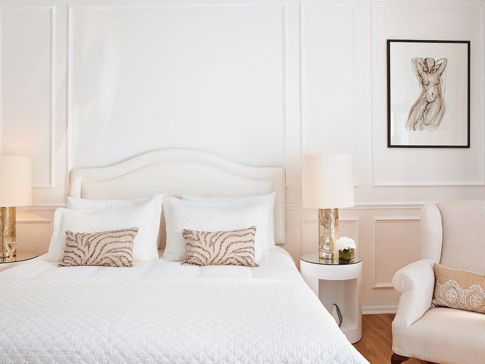 Corfu Imperial, A Resort to Live 23/74