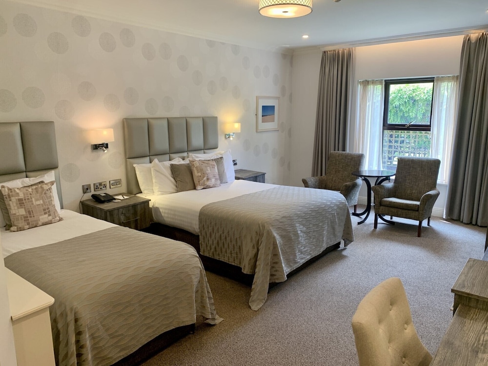 MILL PARK HOTEL 18/59