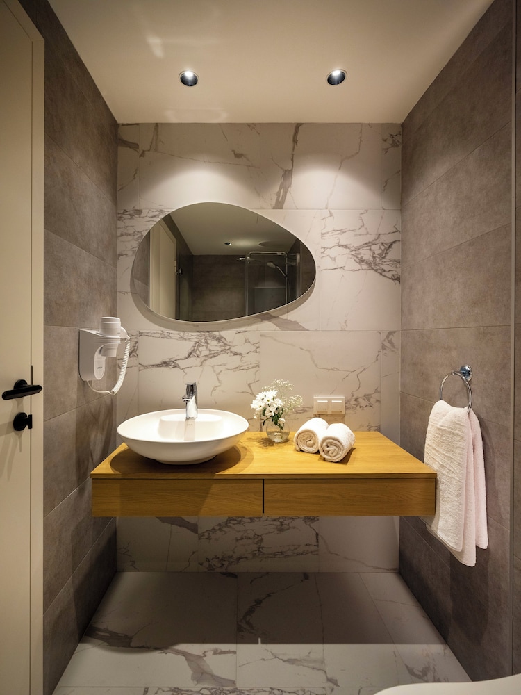 JUNO RESIDENCES 38/40
