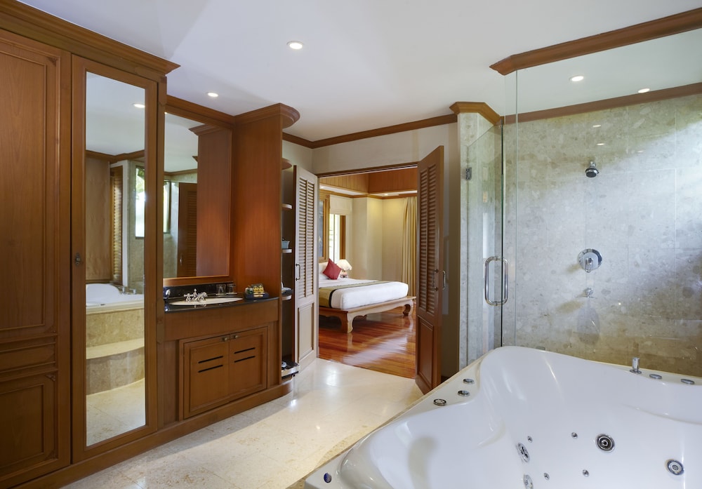 Miracle Island Resort 48/49