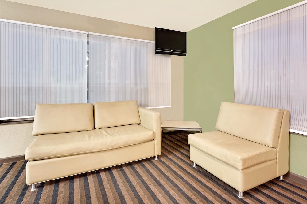 Super 8 by Wyndham Denver Central 15/17