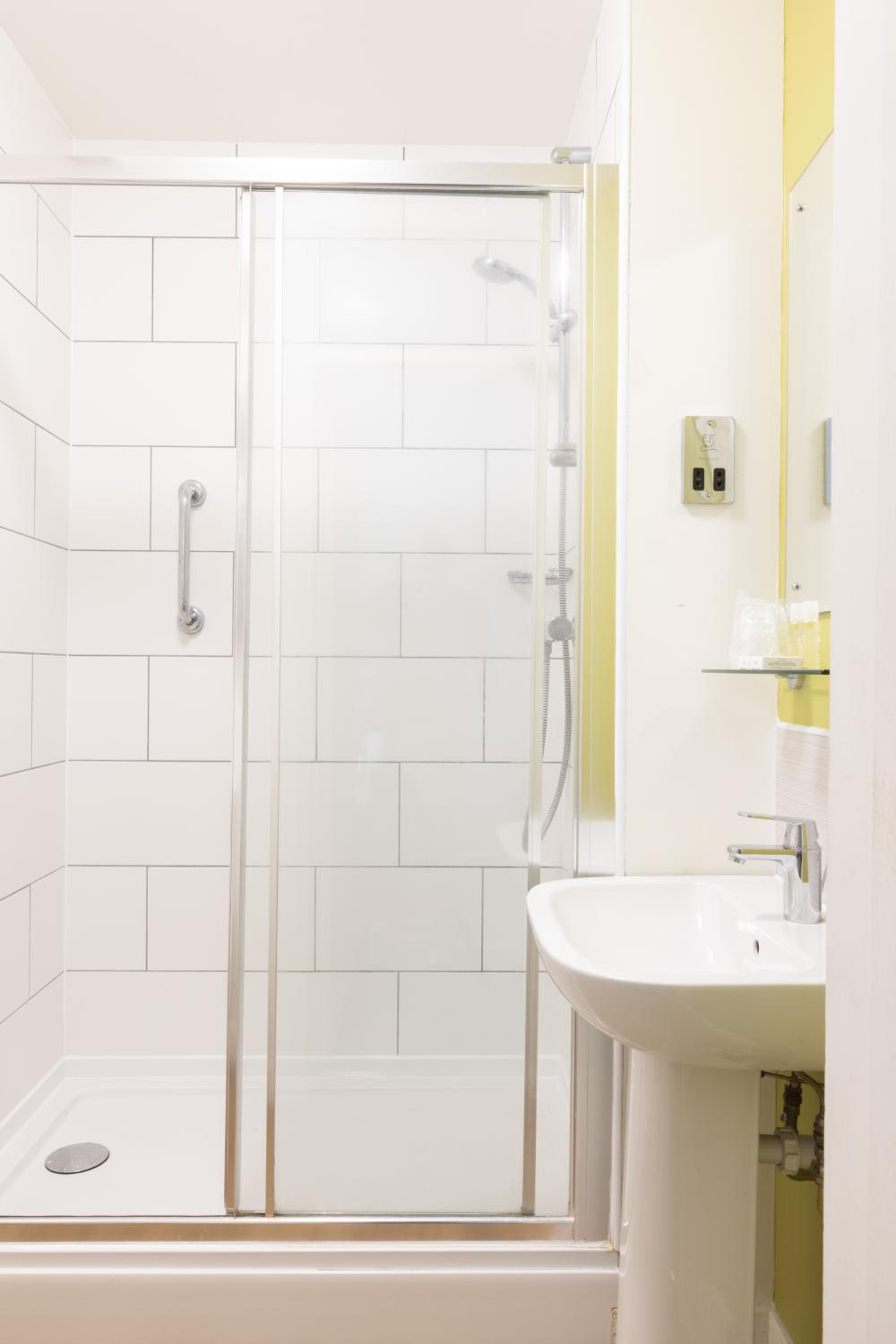 غرفة صغيرة بسرير مزدوج، Burlington Hotel 9/10