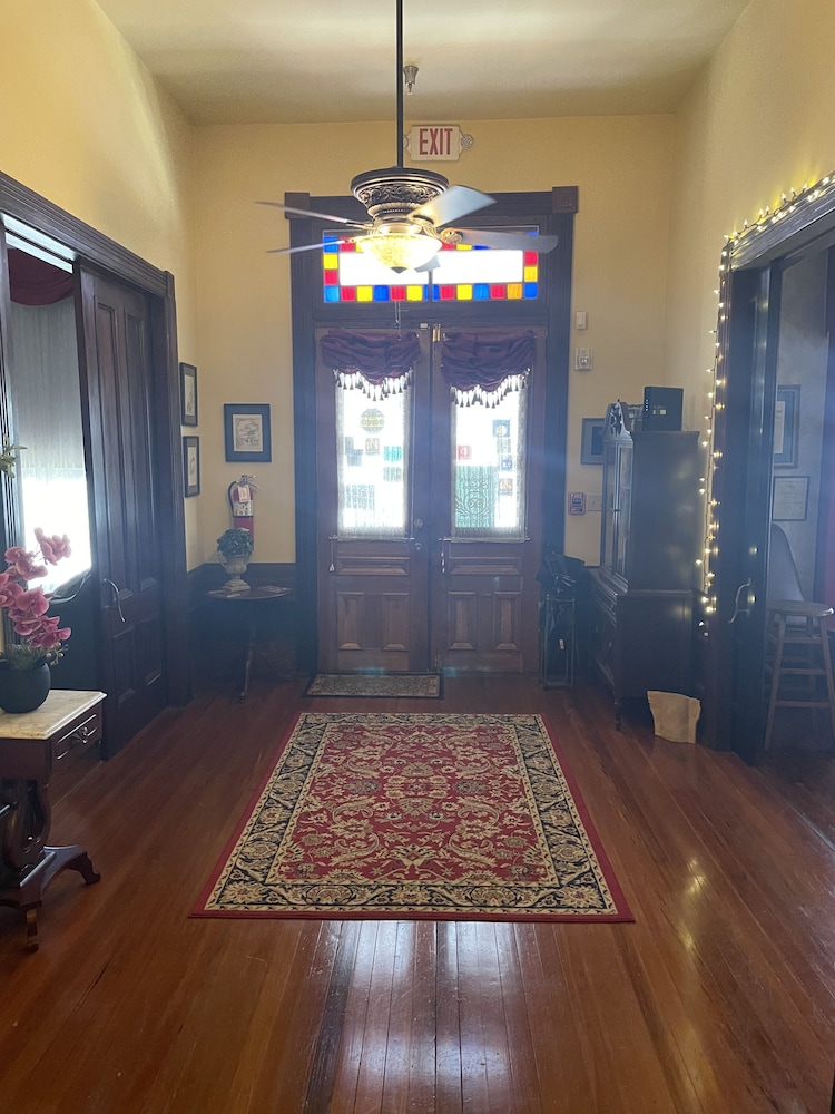 Grand Gables Inn Bed & Breakfast 31/38