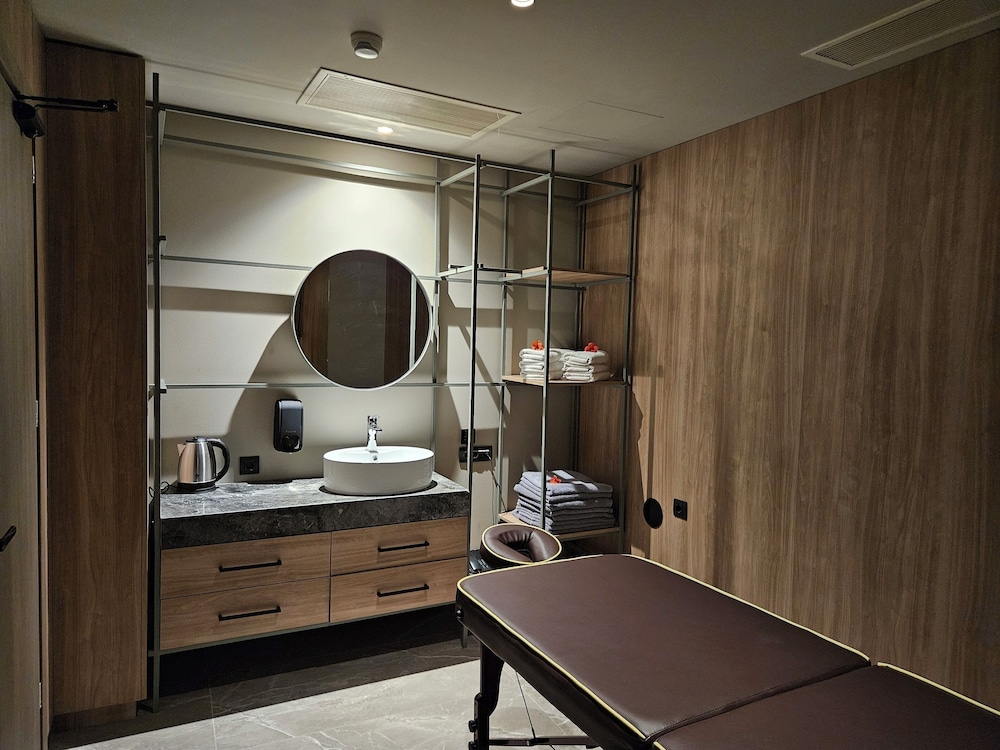 Petousis Hotel & Suites 23/50