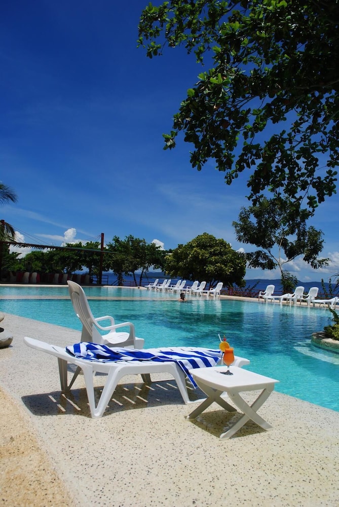 Almont Beach Resort 32/35