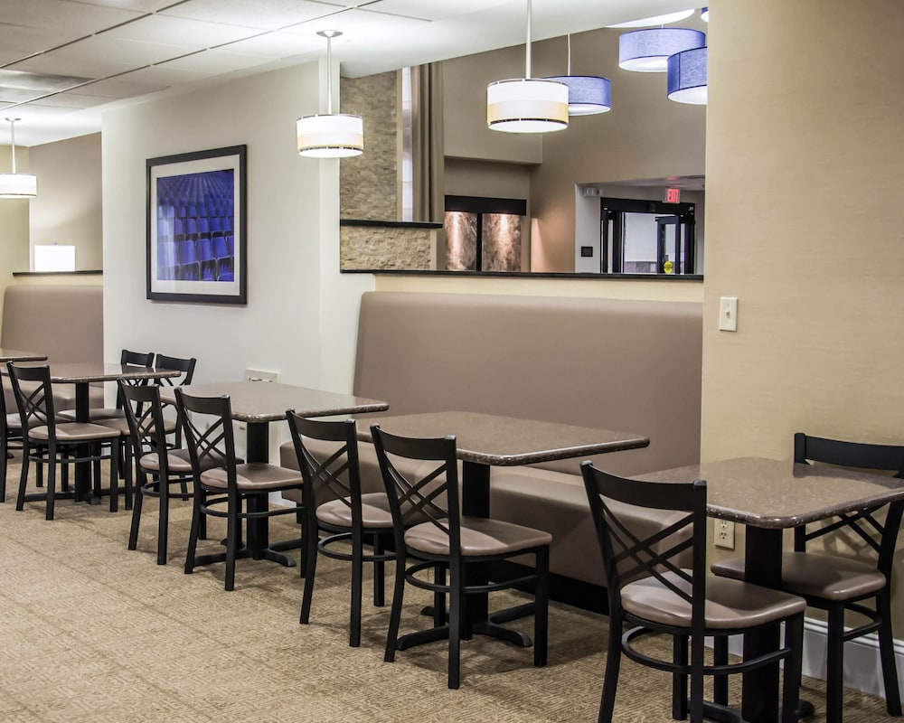 Comfort Suites University - Research Park 34/38