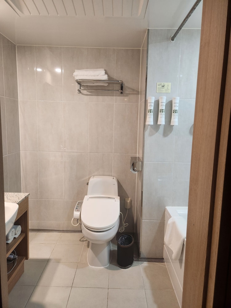 ACUBE HOTEL 48/49